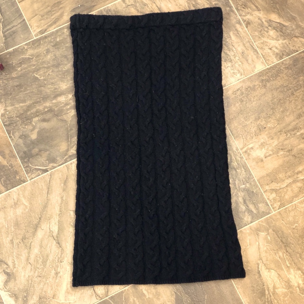 ❤️ 3/$30 Stretchy cable knit skirt
